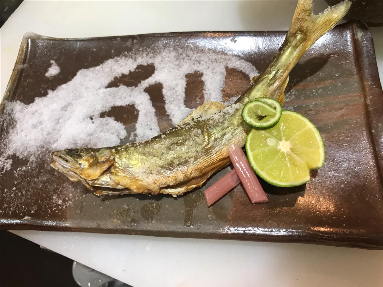 魚料理 紬家 ホーム ミナミでおすすめ 日本酒を1人飲みでせんべろできる海鮮居酒屋なら